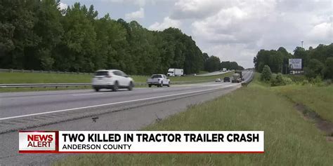 2 dead after being ejected from tractor trailer following。